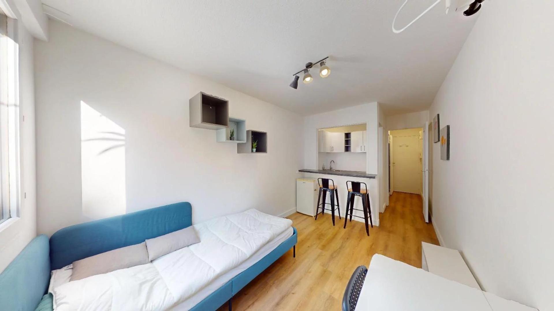 Nice Appartement For 2 Adults With Portable Air Conditioner Nizza