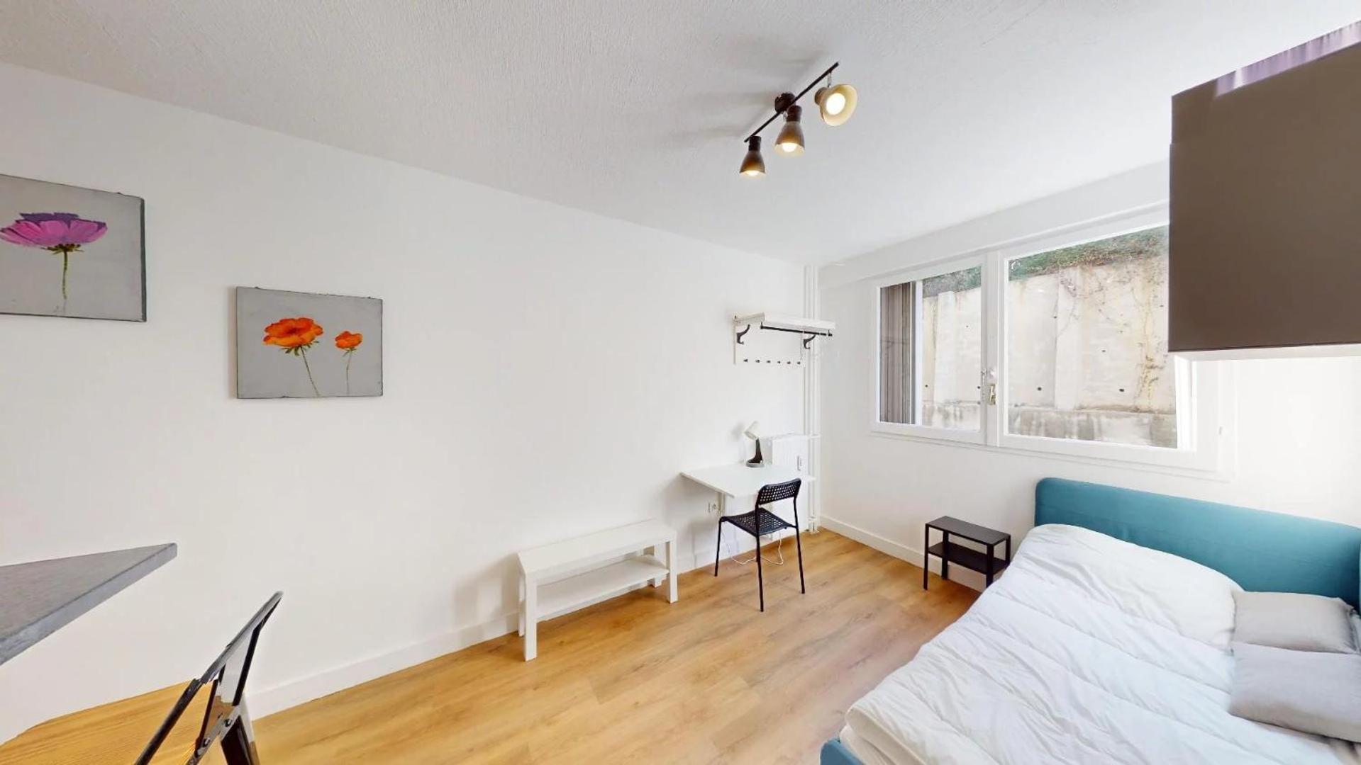 Location For 2 Adults And 1 Child Nice