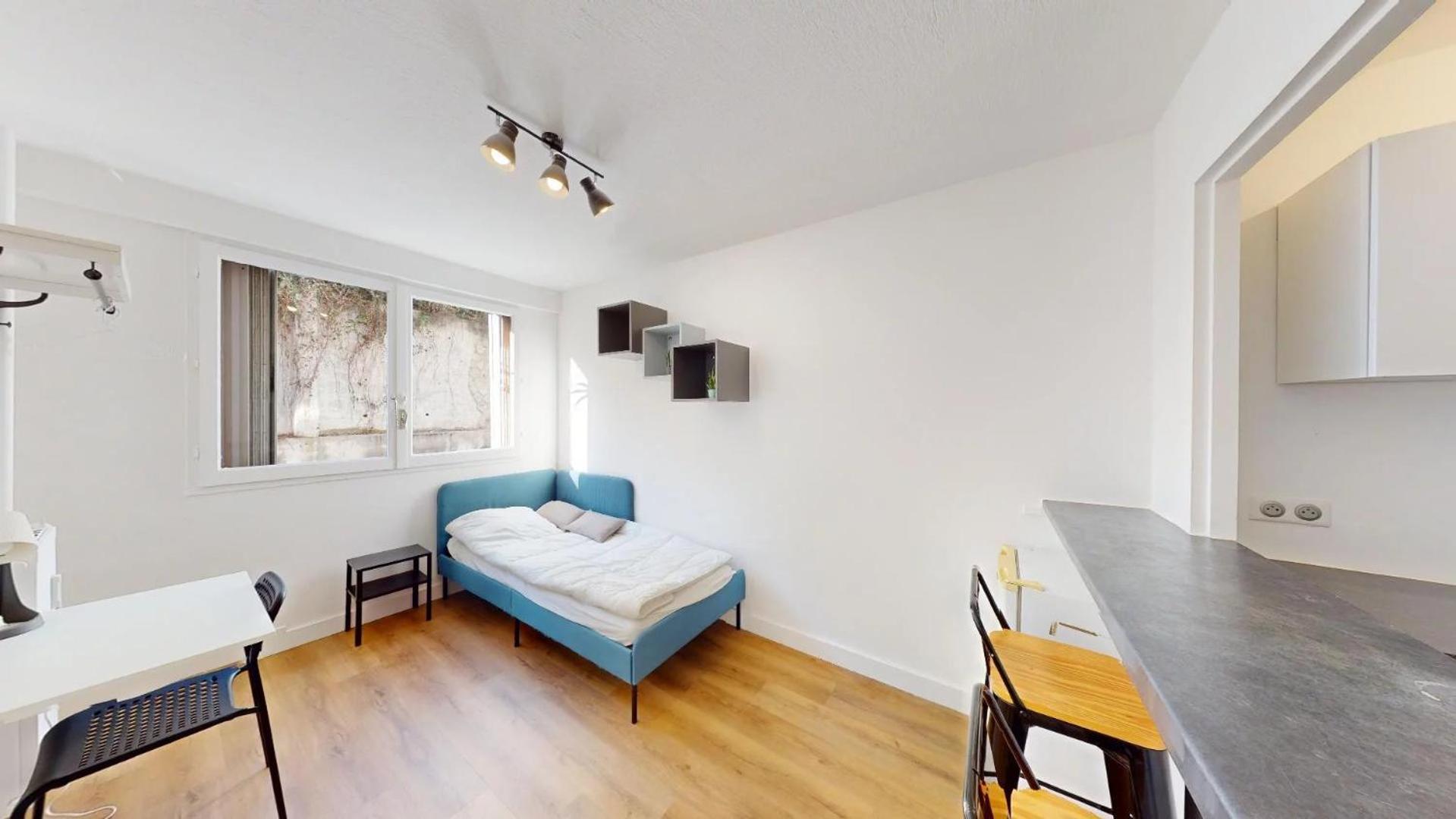 Nice Appartement For 2 Adults With Portable Air Conditioner Nice